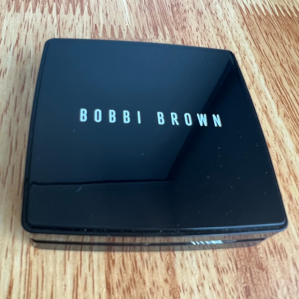 Bobbi Brown Sheer Finish Pressed Powder Soft Sand